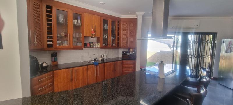 6 Bedroom Property for Sale in Outeniqua Strand Western Cape